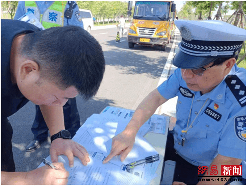漯河交警聯(lián)合多部門為校車全面“體檢” 護航學生平安上學路