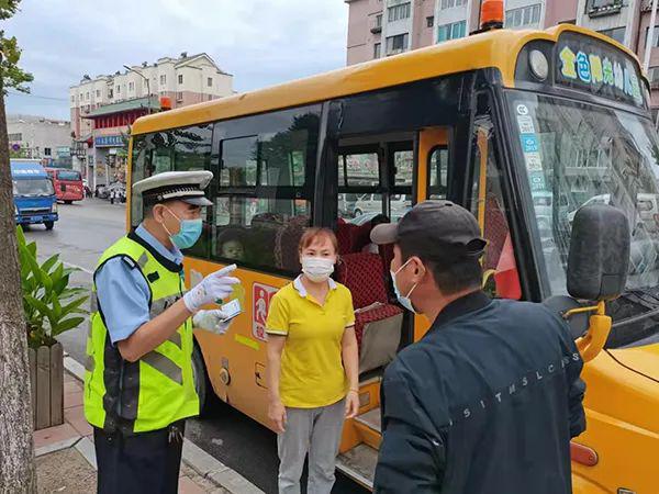 溪湖交警開展校車檢查筑牢安全防線