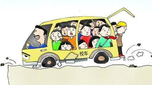 建湖五輛校車超載上路被活逮，車內(nèi)擠滿學(xué)生、家長和老師！