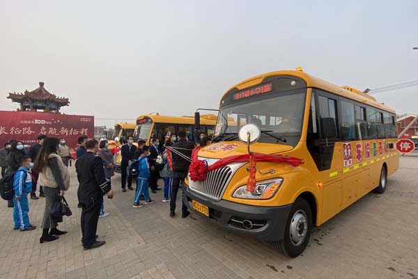西青區(qū)校車(chē)試點(diǎn)運(yùn)營(yíng)發(fā)車(chē) 逐步完成全區(qū)公辦學(xué)校校車(chē)接送服務(wù)