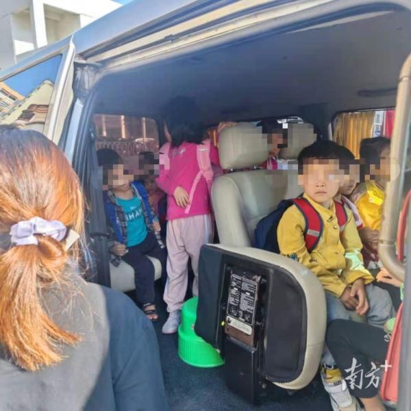 “黑校車”嚴重超載，司機及早教機構(gòu)負責人被刑拘