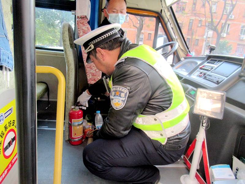 常德公安交警直屬二大隊(duì)：嚴(yán)查校車安全 筑牢平安上學(xué)路