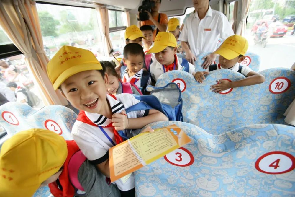 讓家長更放心！明年起，非專用校車全面淘汰！