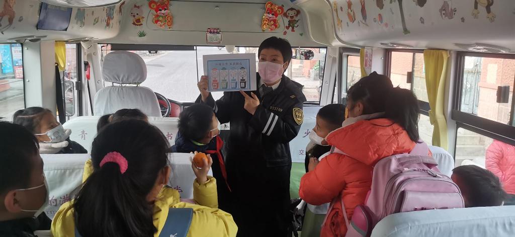 溫馨校車助力創城，多種形式宣傳垃圾分類