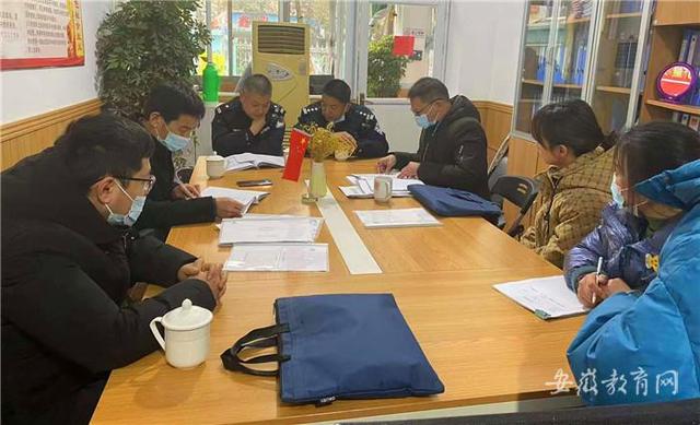 確保學(xué)生上下學(xué)乘車安全歙縣開展校車專項(xiàng)檢查