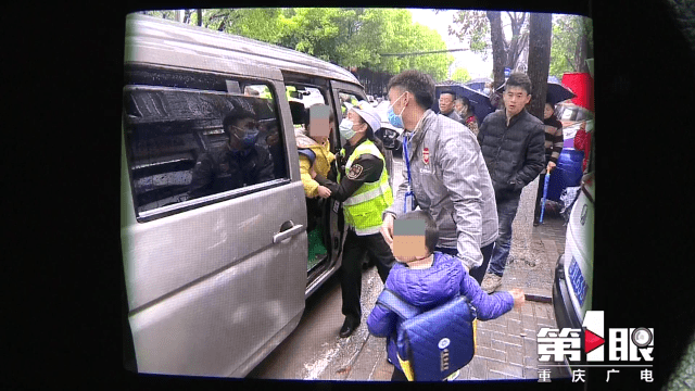 “黑校車”運送幼兒園學生 沒有資質(zhì)還超員裝載
