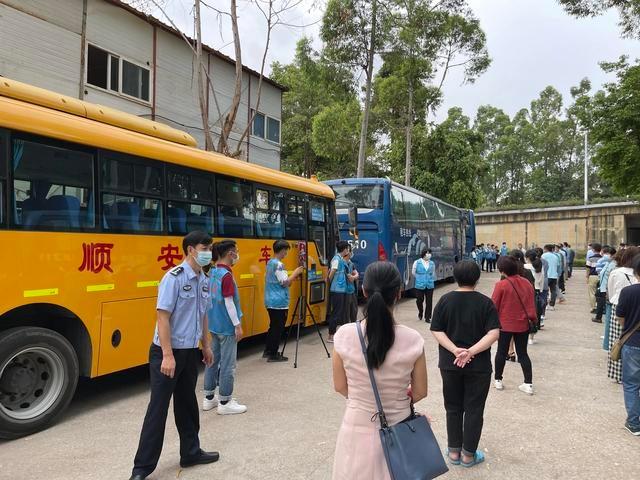 東莞交警開展校車駕駛員安全教育培訓(xùn)暨校車安全應(yīng)急演練