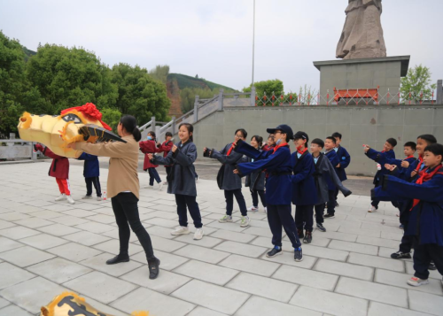 雙減下 諸暨這所學(xué)校開啟“神奇校車之旅”