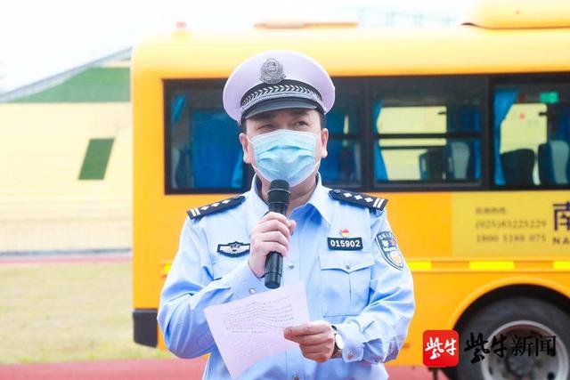 校車發(fā)生交通事故，并引發(fā)自燃？原是多部門聯(lián)合開展校車突發(fā)事故應急演練