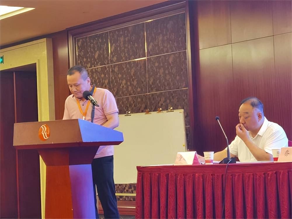 董建新當(dāng)選連任湖北省校車運(yùn)營行業(yè)協(xié)會會長