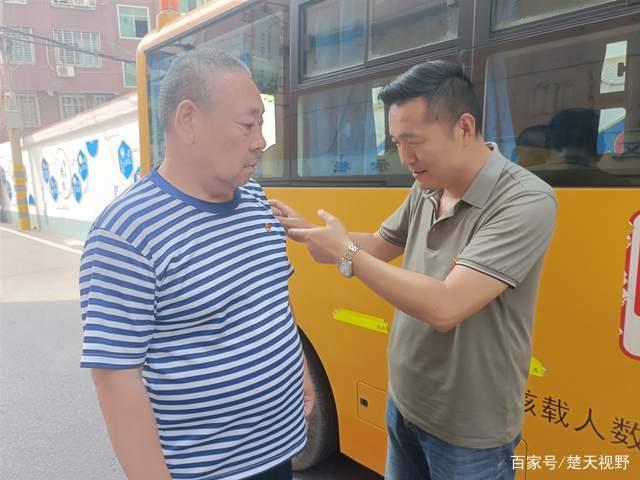 鄂州大興聯(lián)運推出“黨員示范車”，打造靚麗的城市風(fēng)景線