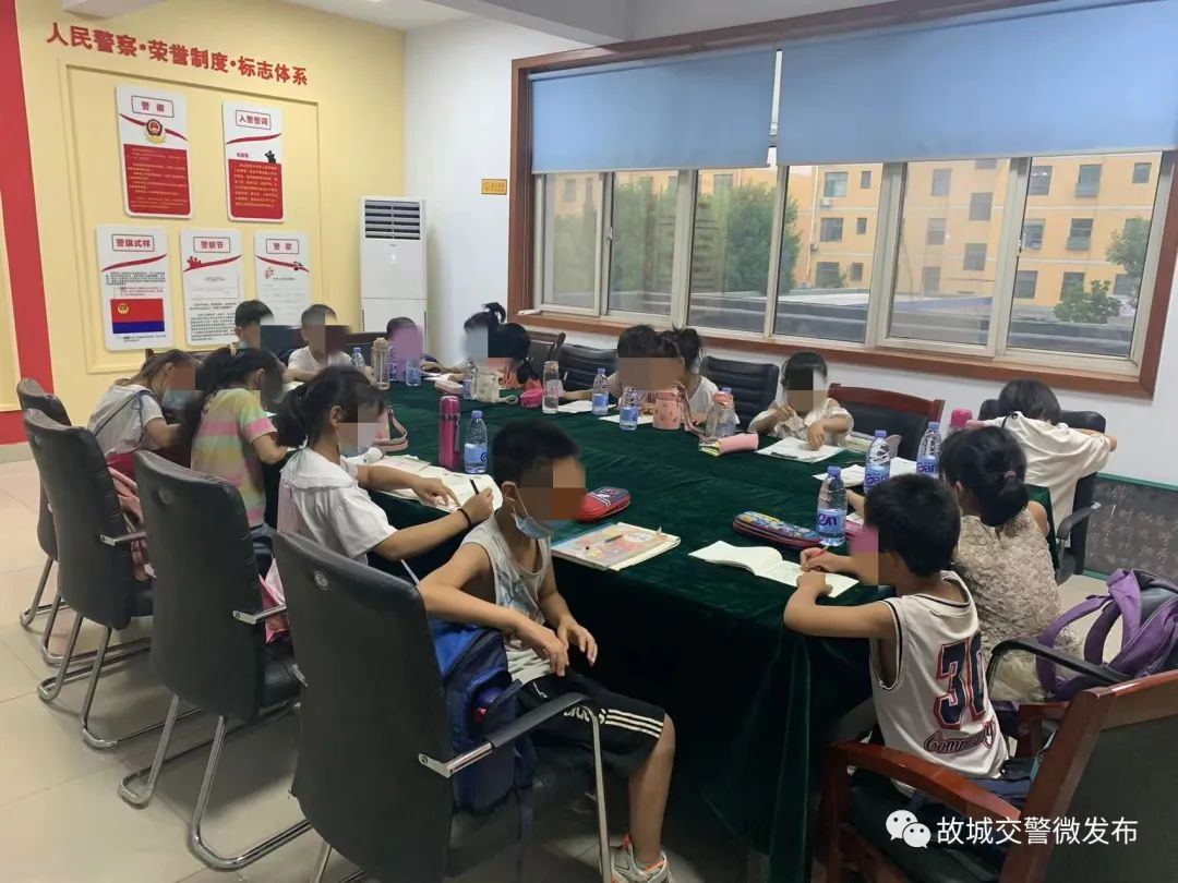 “黑校車”擠了16個學(xué)生，司機(jī)、老板被刑事立案偵查 | 夏季整治百日行動