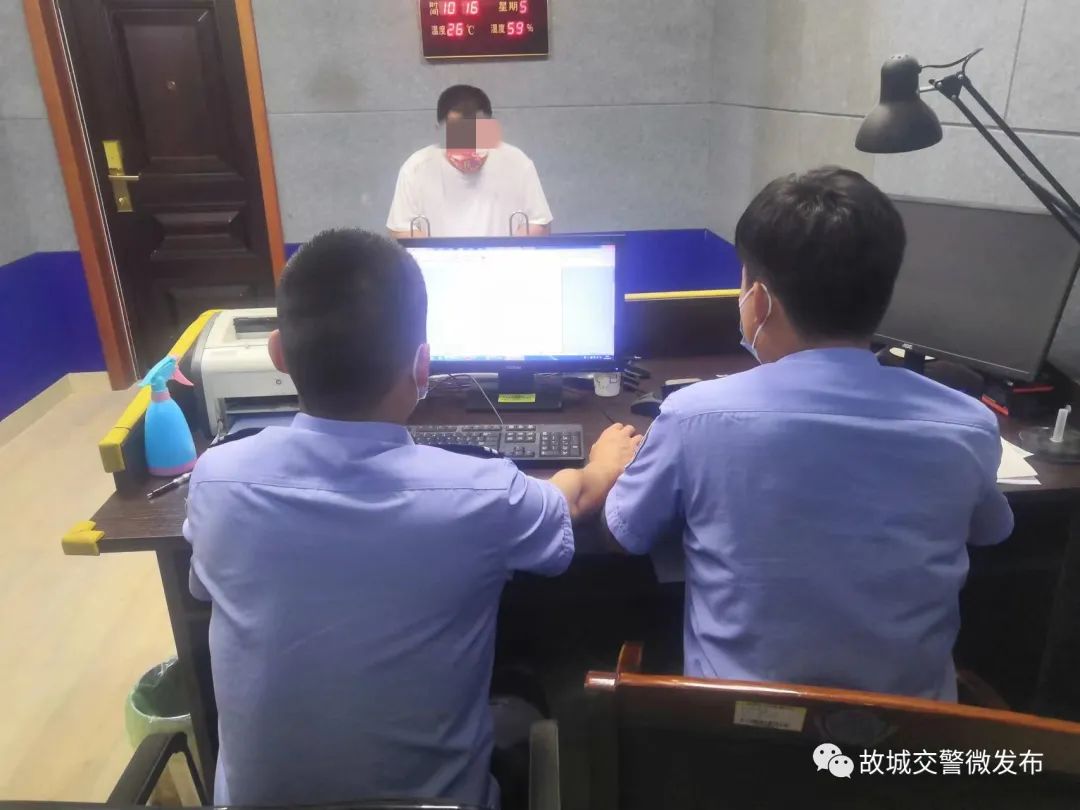 “黑校車”擠了16個學(xué)生，司機(jī)、老板被刑事立案偵查 | 夏季整治百日行動