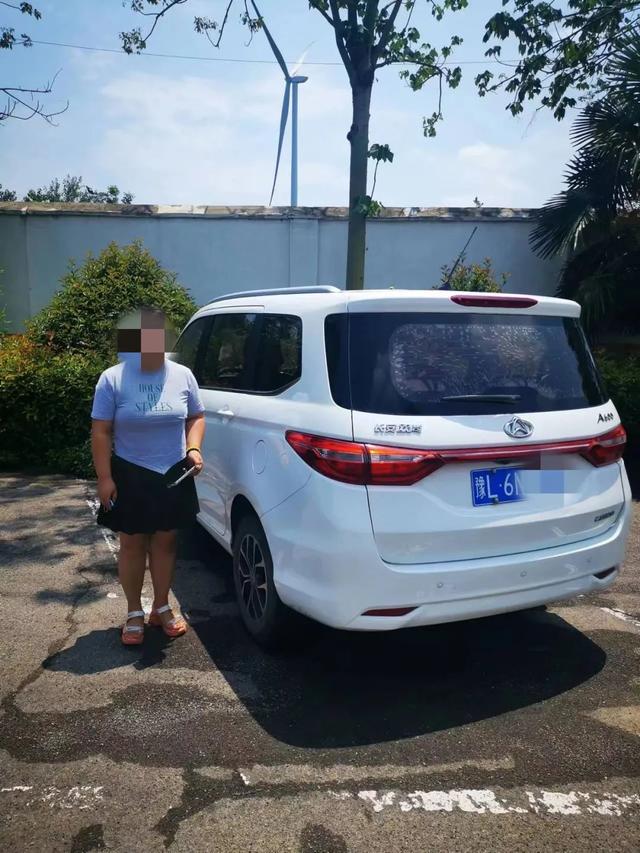 夏季整治百日行動丨“黑校車”超員上路，舞陽交警嚴(yán)查嚴(yán)懲，絕不姑息！