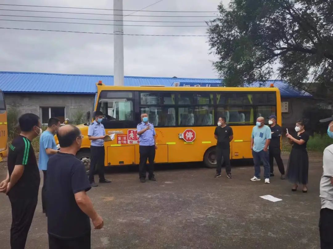 護航開學季 | 經(jīng)開大隊開展校車安全大檢查