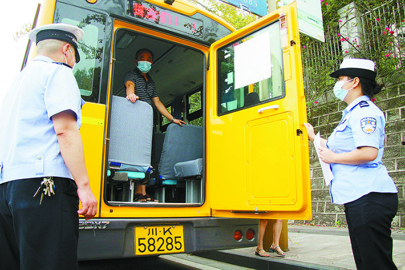 內(nèi)江：市中區(qū)開展校車安全大檢查