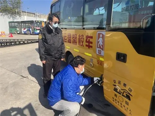 全力保障學(xué)生乘車安全！青島溫馨校車公司多舉措應(yīng)對(duì)寒潮天氣