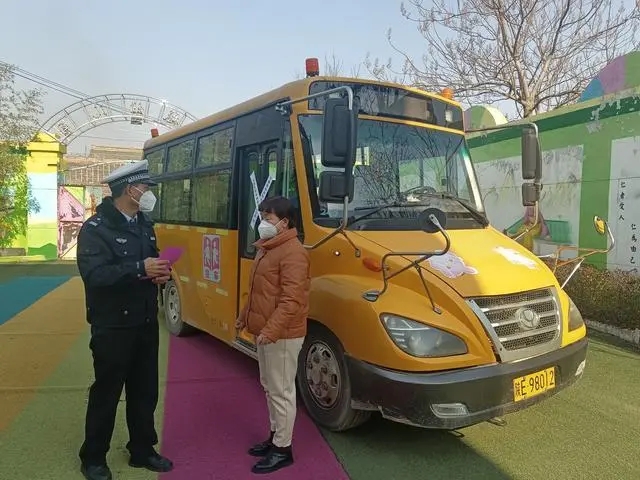 渭南大荔交警做好寒假校車(chē)封存工作