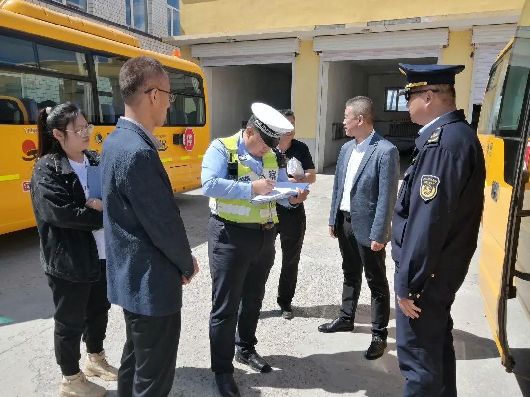 【烏云鎮(zhèn)中心校】校車檢查 防患未然
