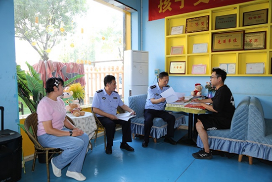 羅山交警大隊(duì)深入幼兒園開展安全大檢查