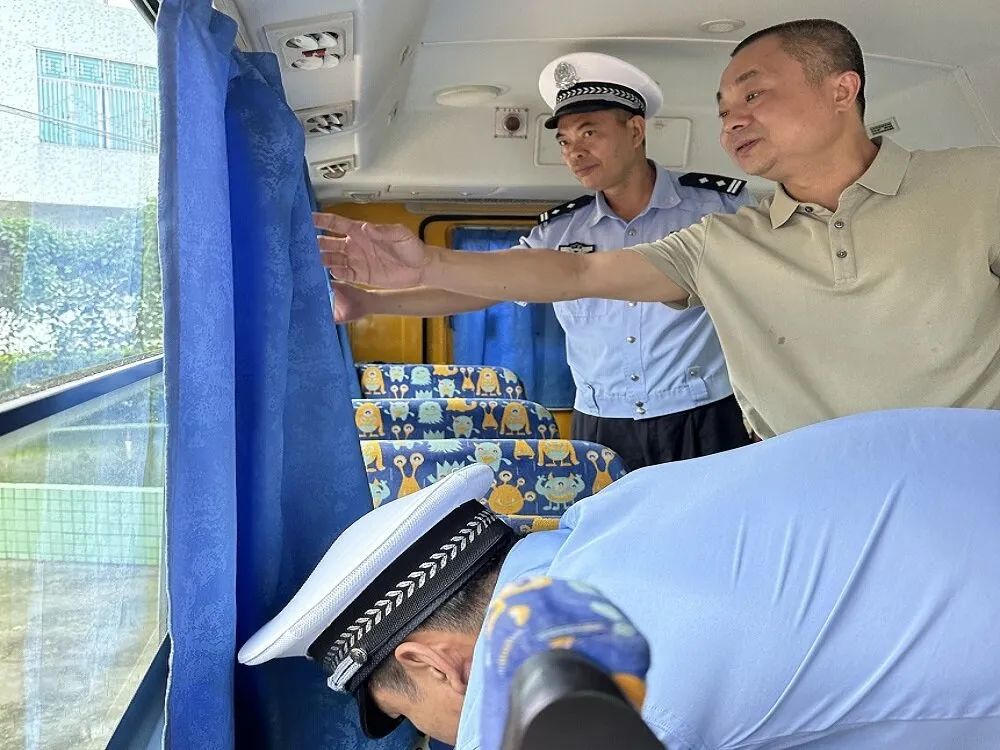 赤崗鎮教育組聯合洪陽交警中隊開展校車專項安全檢查