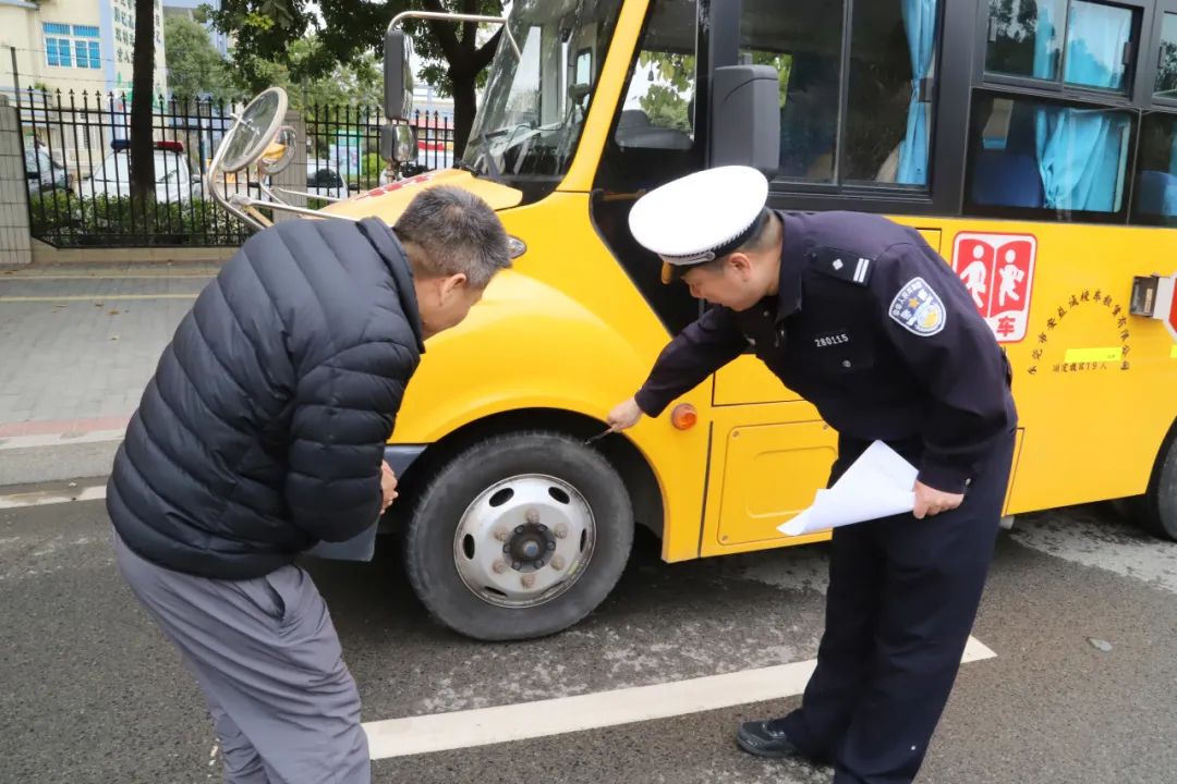 謝崗鎮(zhèn)嚴(yán)把校車安全關(guān) 守護(hù)上學(xué)平安路