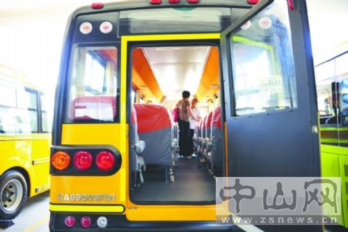 孩子們的“長(zhǎng)鼻子校車”