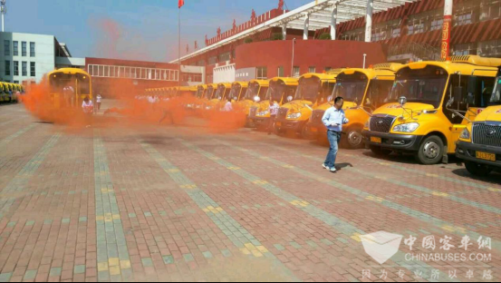 從校車超載立案談國內(nèi)校車大環(huán)境