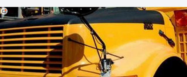 國外校車比坦克還要堅(jiān)固，悍馬見了也不得不趕緊退讓