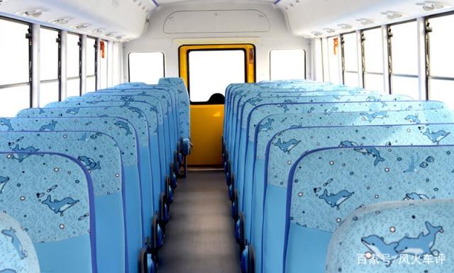 校車到底有多安全？無論哪種碰撞，校車都是“完勝”