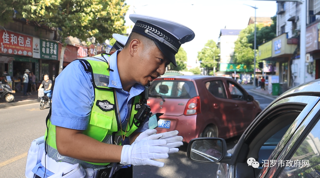 路遇校車(chē)該怎么讓？汨羅交警現(xiàn)場(chǎng)查處，教你省3分