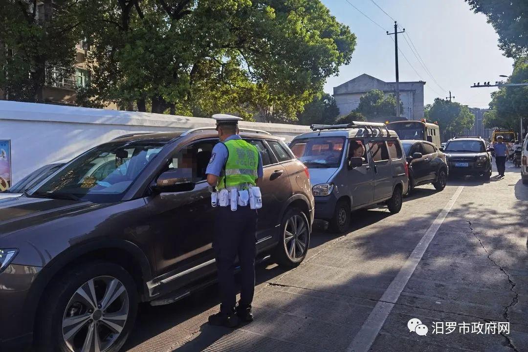 路遇校車(chē)該怎么讓？汨羅交警現(xiàn)場(chǎng)查處，教你省3分