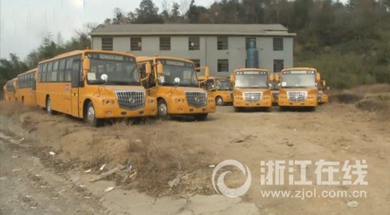 浙江溫嶺校車(chē)閑置成公廁 商會(huì)偽造公文詳情公開(kāi)