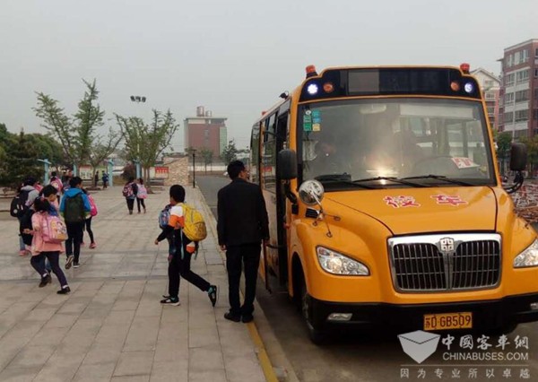 德耀集團(tuán)的校車“生意經(jīng)”：怎一個“安全”了得