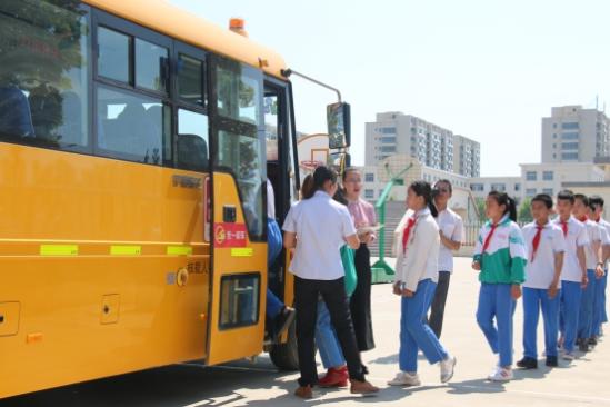 宇通客車用專業(yè)校車 守護(hù)孩子們的未來 