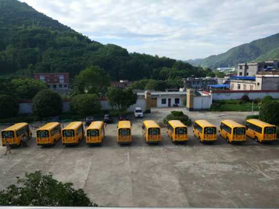 智慧校車(chē)讓每個(gè)孩子平安回家