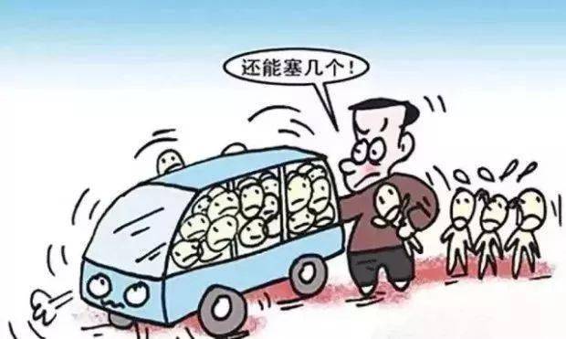 廣西：梧州這輛 “黑校車” 讓人嚇一跳！如此超載，實在危險