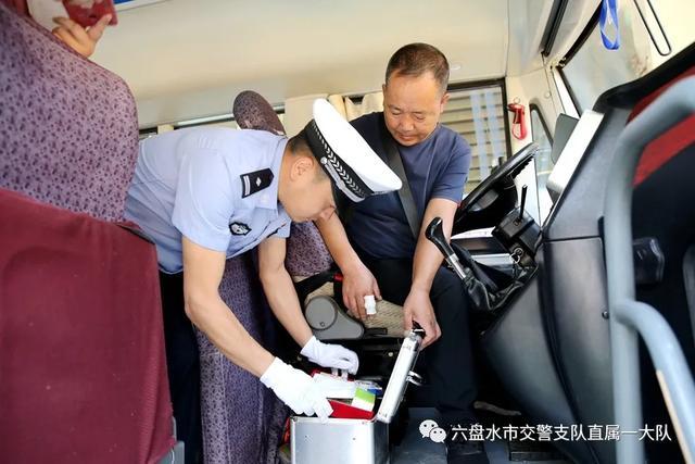 六盤水交警開展2021年“今冬明春”校車聯(lián)合安全整治行動(dòng)