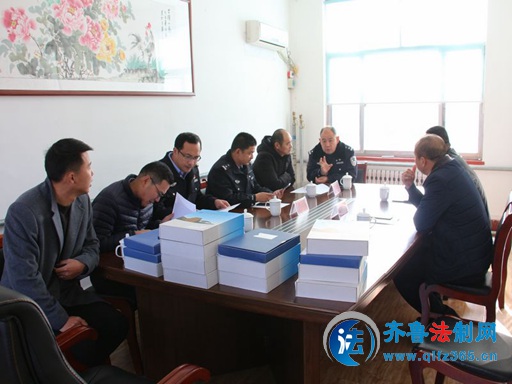 萊陽交警對(duì)校車實(shí)行安全管控