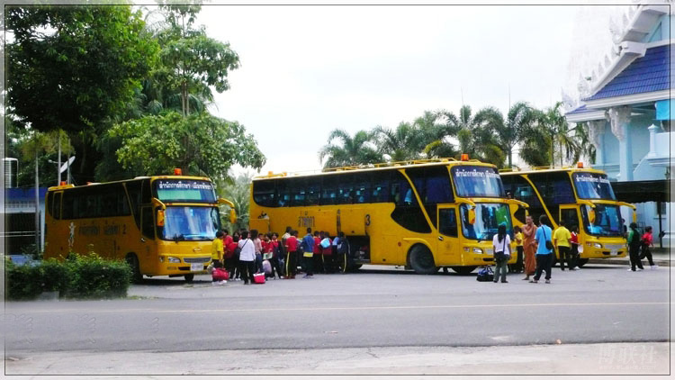 堪比裝甲車 盤點(diǎn)國(guó)外“最牛”的校車