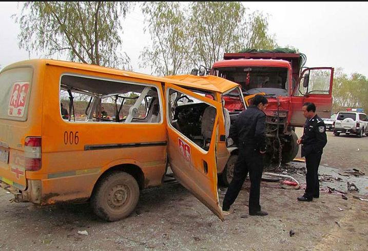 兩次被扣駕照，仍然駕駛校車釀成慘禍