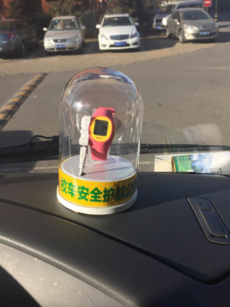 智能手表新玩法 國內(nèi)首輛安全智能校車正式上路