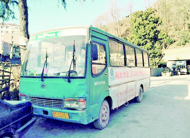 7歲小學生下車時遭拖行身亡 ?？等h無一正規校車