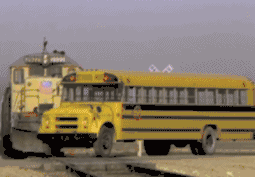 美國(guó)校車(chē)為什么安全性更高？