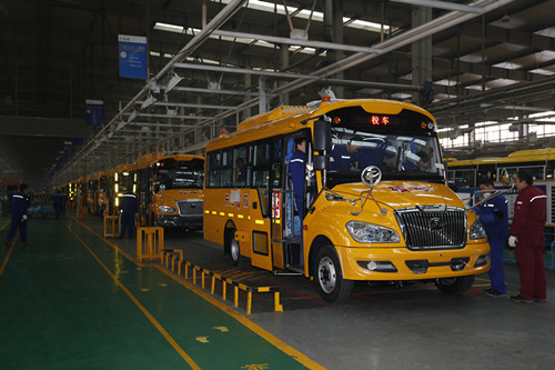 客戶見(jiàn)證第一碰 宇通校車成功挑戰(zhàn)撞墻測(cè)試