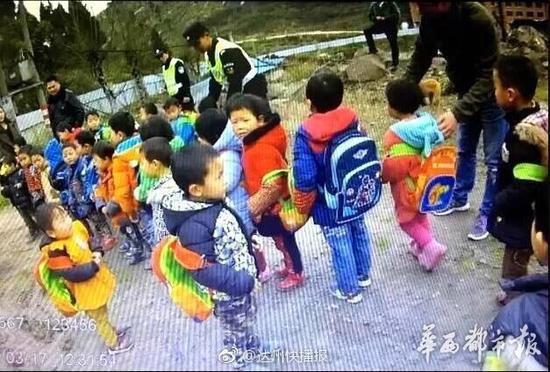 準(zhǔn)載18人裝36人  四川達州一幼兒園校車駕駛員被刑拘