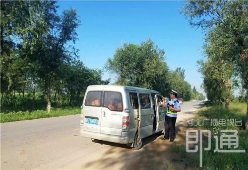 超載286%！河北衡水交警查獲兩輛“黑校車”