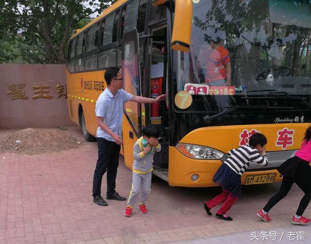 山東省濱州市：陽(yáng)信縣翟王鎮(zhèn)中小學(xué)教會(huì)學(xué)生1分鐘安全逃離校車(chē)