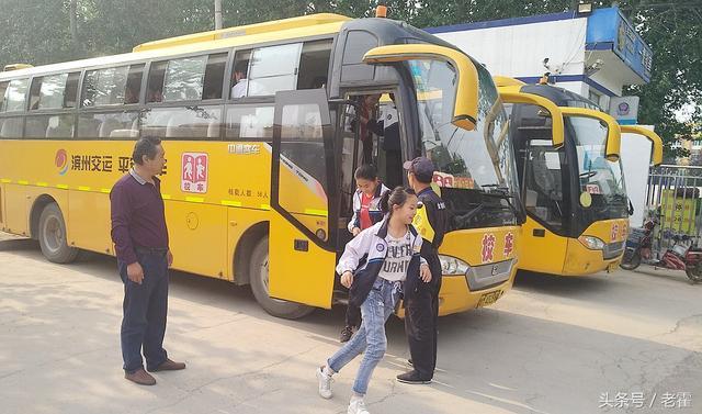 山東省濱州市：陽(yáng)信縣翟王鎮(zhèn)中小學(xué)教會(huì)學(xué)生1分鐘安全逃離校車(chē)