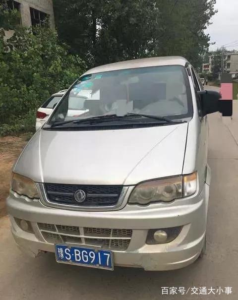 典型黑校車：核載8人，實載30人，其中28人為幼兒
